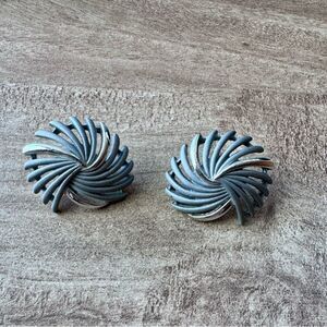 Vintage Angled Swirl Silver Tone Post Back Earrings Grey Blue 80s 90s Classic